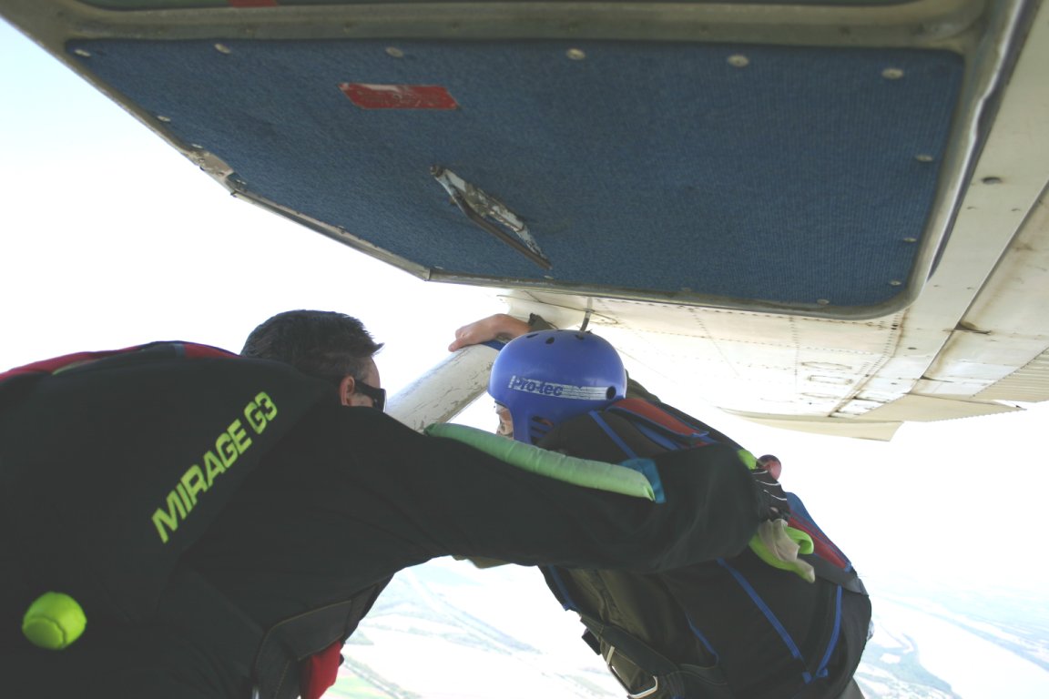 Skydiving Instruction for First Time Jumpers - Southeast Missouri